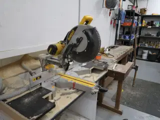 Kap/geringssav DEWALT DWS780-QS