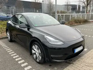 Tesla Model Y  Long Range AWD