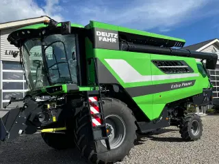 Deutz-Fahr C7206 With 24feed - 7.2m header. New and unused Combine together with 7.2m header