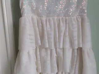 Sød sommerkjole str 134 med glimmer tights 