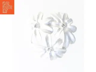 Blomsterformet broche med sten (str. Ø 4 cm)