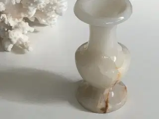 Lille vase, hvid onyx