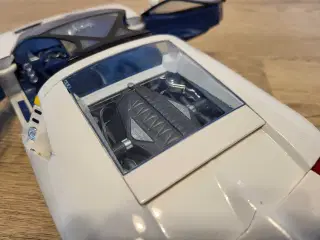 Modelbil: FORD GT90 1995.  Skala 1/18.