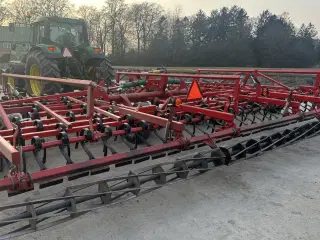 Kverneland Tiger 8 meter. Med rotorsmulrer. Årg2014. Meget velholdt harve.