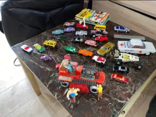 Blandet legetøj/gamle biler