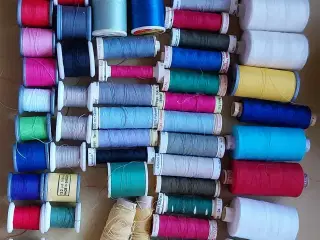 Sytråd i assorterede farver