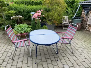 2 stole og et Lalleman bord sæt 