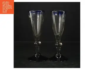 champagneglas med blå kant (str. Ø. 6 cm. længde, 18 cm)