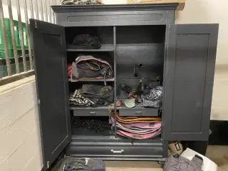 Fint hjemmelavet staldskab 