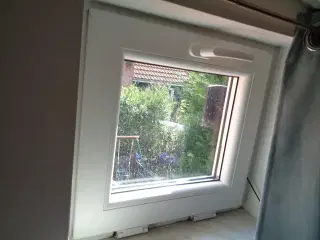4 små plastvinduer