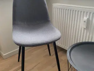 4 stk. Spisebordsstole i gråt stof med sorte ben.