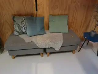 2 stk. puf, sofapuder samt sofabord