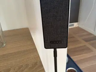 Sonos højtaler på stander