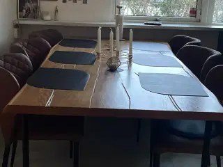 Flot bord sælges det er meget dyrt som ny
