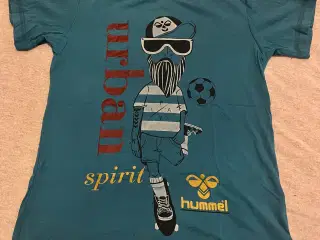 T-shirt fra Hummel.