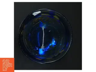 Blå glasvase med dekoration (str. 14 cm)