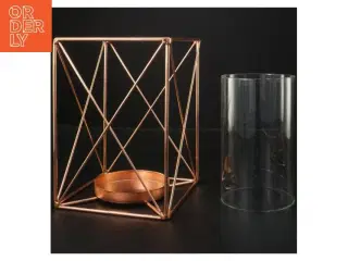 Kobbetfarvet geometrisk lysestage i metal (str. 20x14x14 cm)