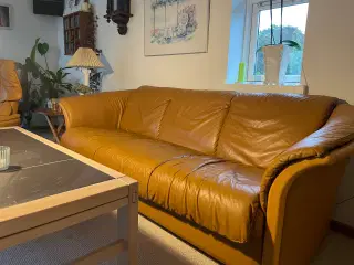 Stresses. Lædersofa pæn og i orden sælges