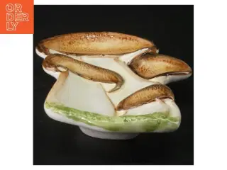 Porcelænsfad formet som svampe