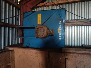 - - - Hovedkanal ca. 9 meter