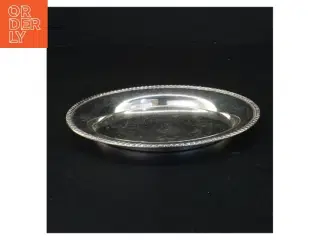 Sølvfarvet serveringsbakke (str. Diameter 19 cm)
