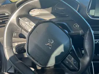 Peugeot 208 1,2 PureTech 100 Platin Pack