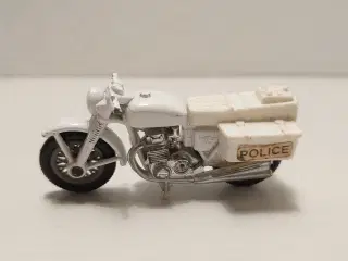 Lesley Honda 750 white, motorcykelmodel 1977