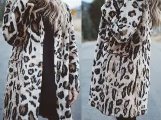 frakke( cardigan)i Leopard print...  i  large.