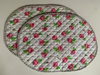 Dækkeservietter quiltet 2 stk - samlet pris 30 kr