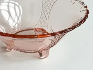 Lyserød glasskål, 3 fødder