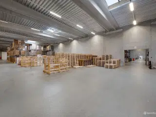 Topmoderne faciliteter til logistik lige ud til E45