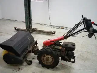 To hjulet traktor 