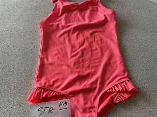 HYGGEDRAGT (enhjørning) og badedragt str 122/128