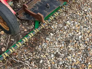 Giant gårdspldsrive