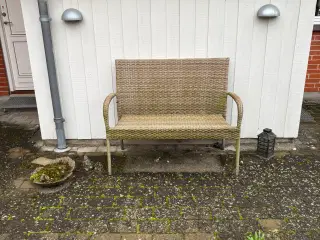 Fin havebænk i flet