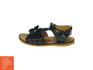 Sorte sandaler med sommerfugl