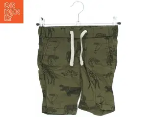 Grønne shorts med dyremotiv fra H&M (str. 98)