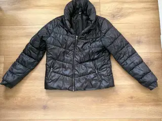 En dejlig sort jakke