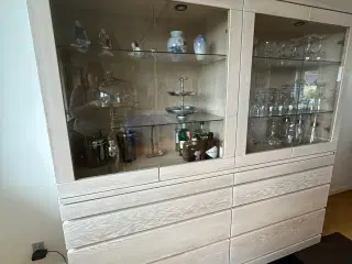 Skænk og vitrineskabe i eg fra Skovby sælges