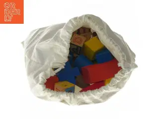 Træbyggesæt med forskellige former og farver fra Kids Wood