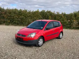 Ford Fiesta 1,4 5 døre, træk