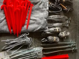 Telt udstyr pløkker mm.