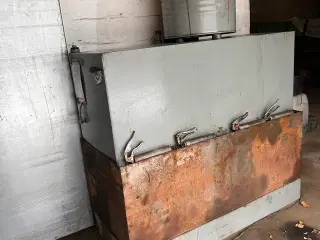 Spildolie tank