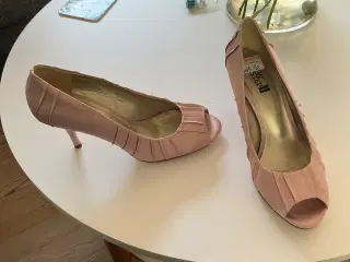 New step fashion stiletsko.