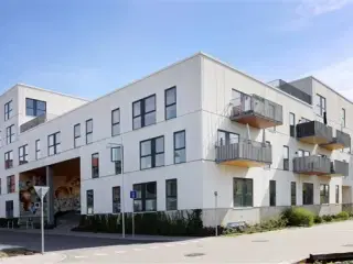 Strandparken 2 - Flot 2-værelses lejlighed – lige ud til Køge Bugt