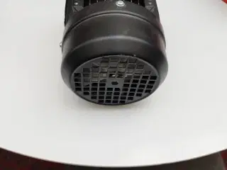 Sort motor 