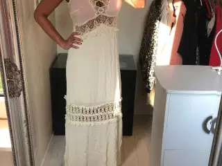 Smuk ny lang kjole fra buch