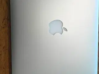MacBook Pro Core i5 2.9 GHz 13" early 2015 sælges.
