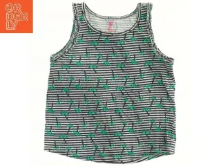 Ærmeløs bluse med palmemønster fra HEMA (str. 122)