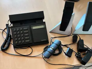 B & O bærbare telefoner og en B & O bordtelefon
